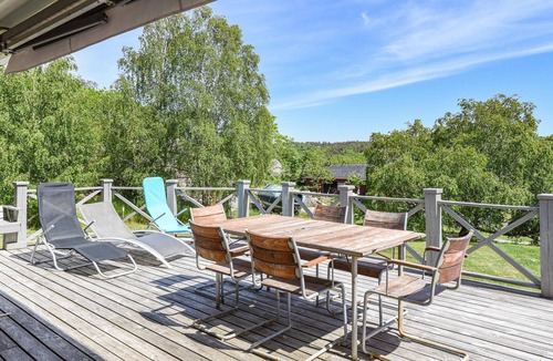 Apelgarden House | Awesome home in Hjälteby with WiFi