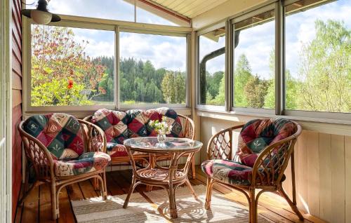 Kungsater House | Awesome Home In Kungsäter With Lake View