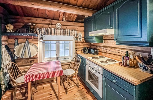 Nord-Fron House | Awesome home in Kvam with sauna