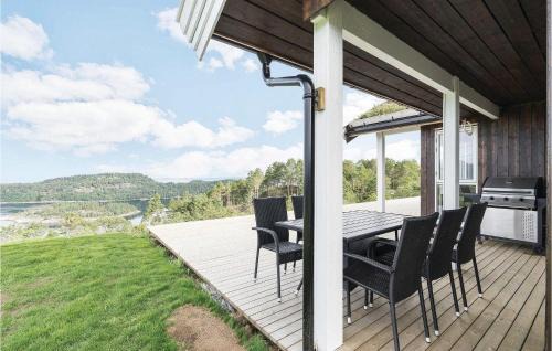 Kvisvik House | Awesome Home In Kvisvik With House Sea View