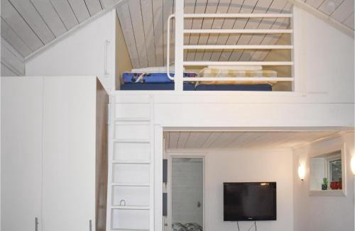 Hagaby House | Awesome Home In Löttorp With Kitchen