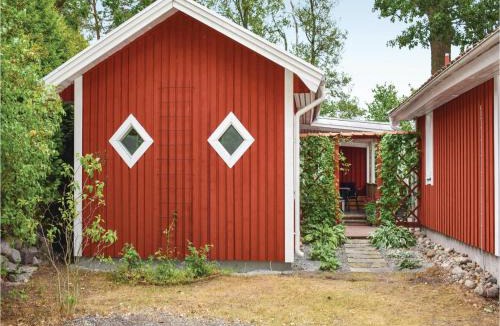 Hagaby House | Awesome Home In Löttorp With Kitchen