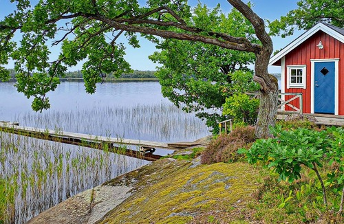 Linneryd House | Awesome home in Linneryd with lake view