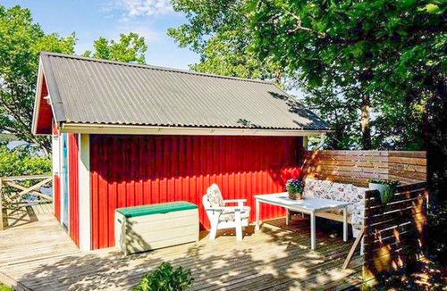 Linneryd House | Awesome home in Linneryd with lake view