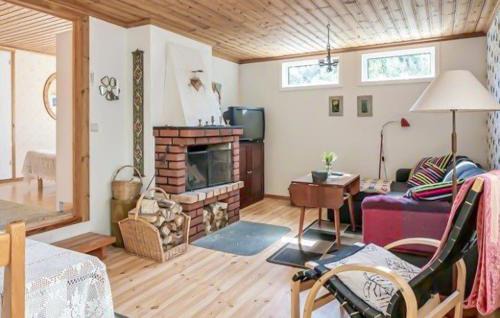 Linneryd House | Awesome Home In Linneryd With Lake View