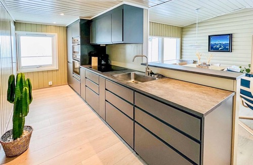 Rennesoy House | Awesome home in Rennesøy with house sea view