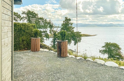 Rennesoy House | Awesome home in Rennesøy with house sea view