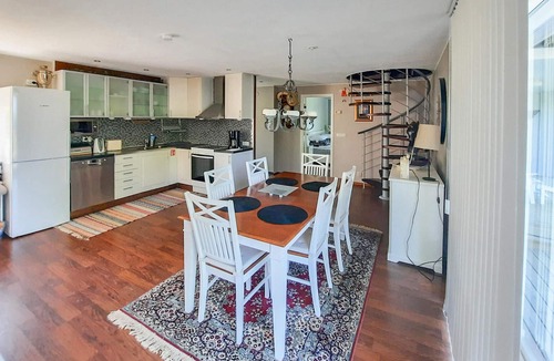 Stora Mellosa House | Awesome home in Stora Mellösa with house sea view