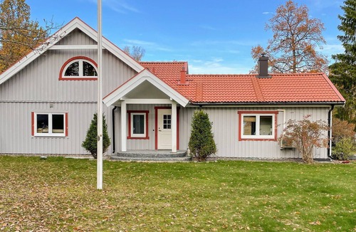 Stora Mellosa House | Awesome home in Stora Mellösa with house sea view