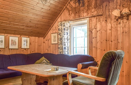 Sævareid House | Awesome home in Sævareid with ethernet internet