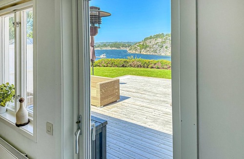 Henan House | Awesome home in Svineviken