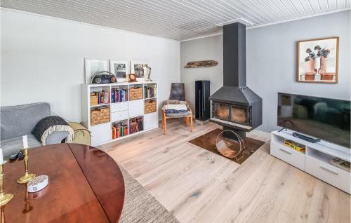 Henan House | Awesome Home In Svineviken