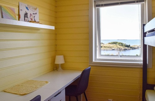 Flora Municipality House | Awesome home in Tansøy with house a mountain view
