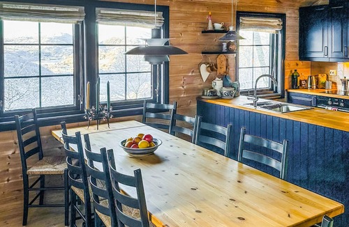 Fidjeland House | Awesome home in Tjørhom