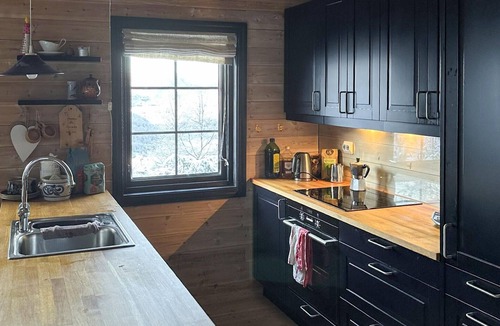 Fidjeland House | Awesome home in Tjørhom