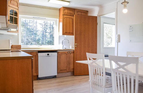 Torangsvag House | Awesome home in Torangsvåg with house sea view