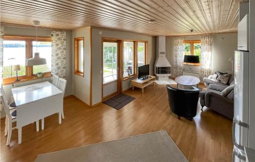 Odestugu House | Awesome Home In Vaggeryd With Ethernet Internet