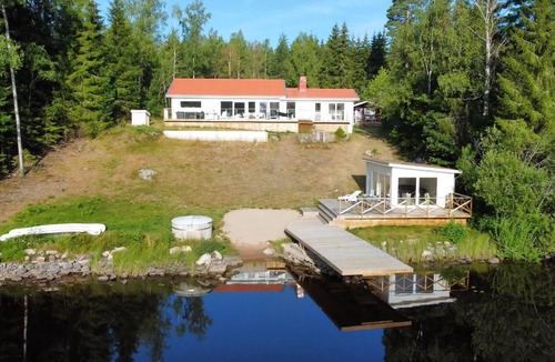 Hultsfred House | Awesome home in Vena with 1 Bedrooms and Jacuzzi