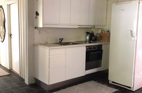 Haugesund Apartment | Basement apartment near downtown, the hospital, and the college. Parking.