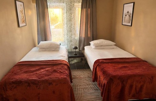 Odda Apartment | Basement Guest Suite