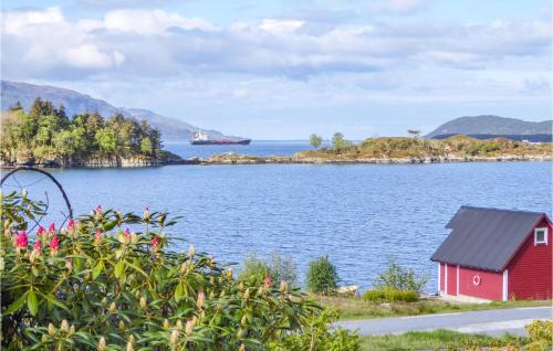 Flora Apartment | Beach Front Apartment In Svortevik With Wifi