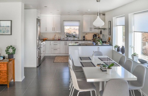 Lillesand House | Beach front home in Brekkestø with WiFi