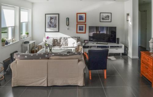 Lillesand House | Beach Front Home In Brekkestø With Wifi