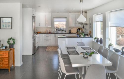 Lillesand House | Beach Front Home In Brekkestø With Wifi