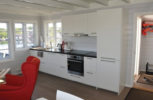 Flekkerøy House | Beach front home in Flekkerøy with WiFi