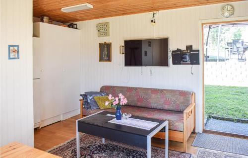 Figeholm House | Beach Front Home In Figeholm With Wifi