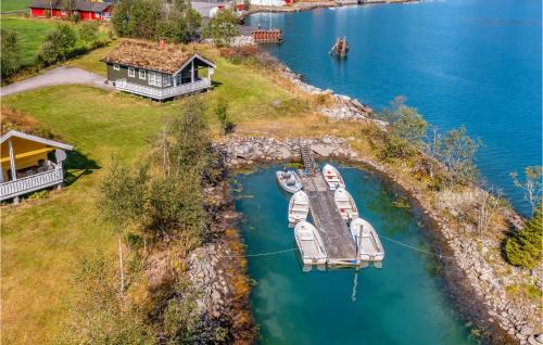 Fjaerland House | Beach Front Home In Fjærland With House Sea View
