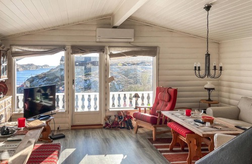 Fjell House | Beach front home in Fjell with house sea view