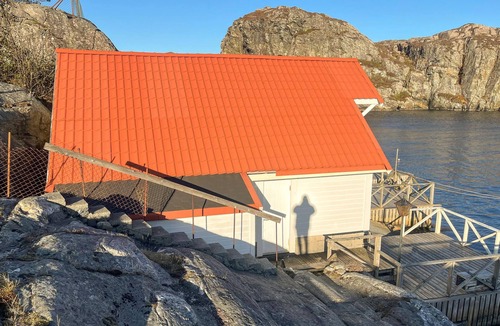 Fjell House | Beach front home in Fjell with house sea view