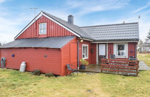 Austrheim House | Beach front home in Fonnes with WiFi
