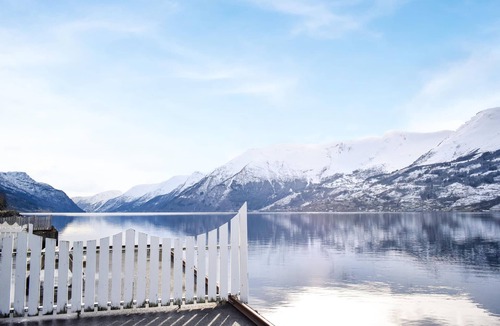 Ullensvang House | Beach front home in Hovland with sauna