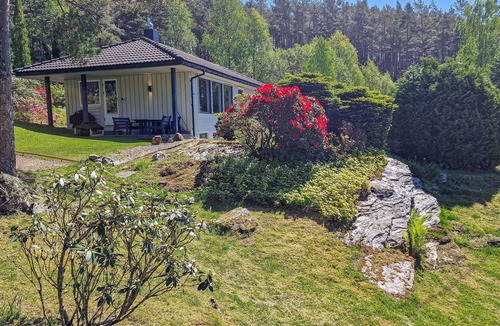Kvinnherad House | Beach front home in ølve with WiFi