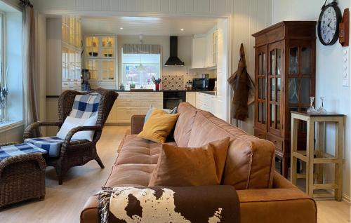 Vanylven House | Beach Front Home In Rovde With Wifi