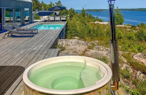 Osteraker Municipality House | Beach front home in åkersberga with sauna