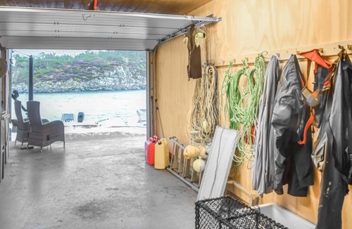 Selbjorn House | Beach front home in Stolmen with WiFi