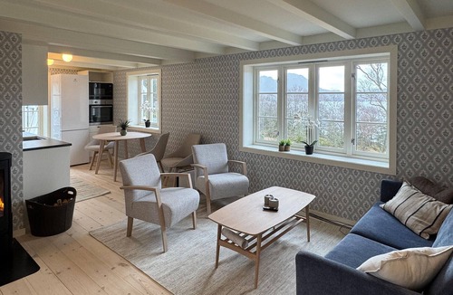 Vindafjord House | Beach front home in Vikebygd with WiFi