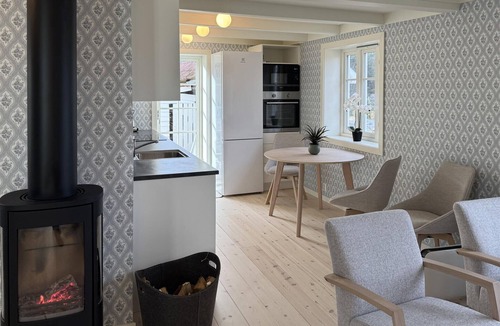 Vindafjord House | Beach front home in Vikebygd with WiFi