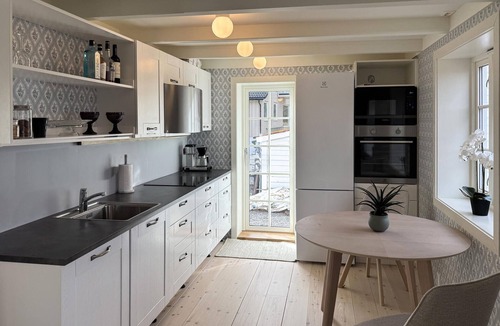 Vindafjord House | Beach front home in Vikebygd with WiFi