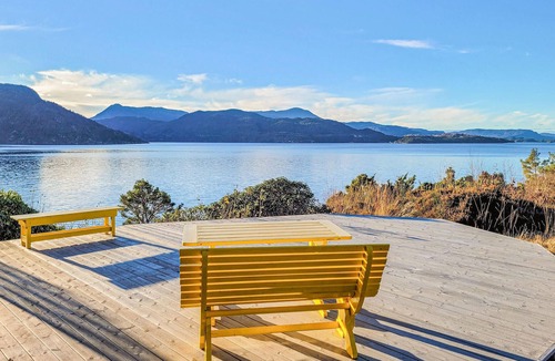 Fusa House | Beach front home in Nordtveitgrend with WiFi