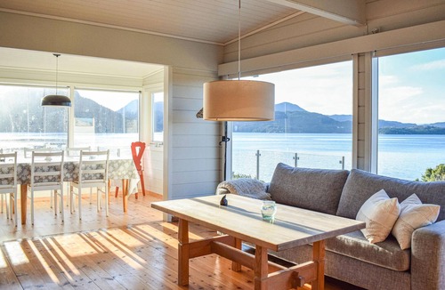 Fusa House | Beach front home in Nordtveitgrend with WiFi