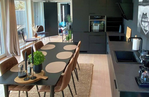 Sogne House | Beach villa with pool and boat dock near Trysnes
