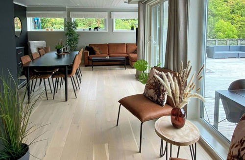 Sogne House | Beach villa with pool and boat dock near Trysnes