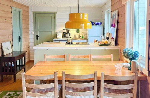 Finnoy House | Beachfront cabin with sun terraces on Helgøy