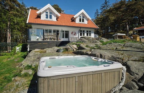 Hvaler House | Beachfront gem with outdoor kitchen in Hvaler
