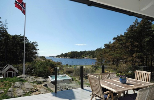 Hvaler House | Beachfront gem with outdoor kitchen in Hvaler