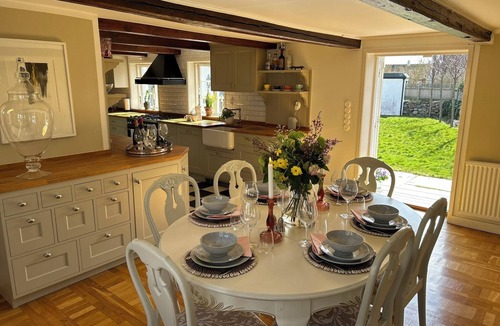 Viken House | Beautiful 1700 century house in the heart of Viken. Pets Allowed!